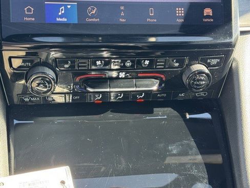 Used 2024 Jeep Grand Cherokee L Limited w/ Luxury Tech Group II image 20