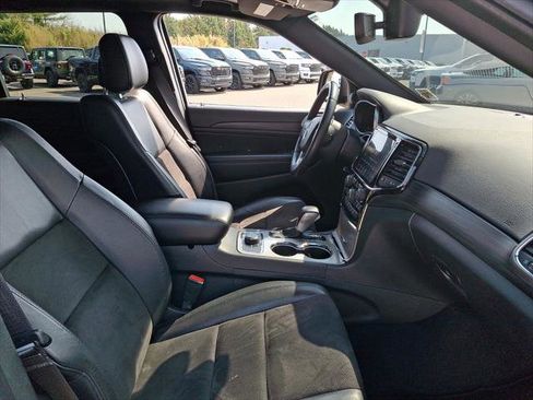 Certified 2022 Jeep Grand Cherokee Laredo X image 12