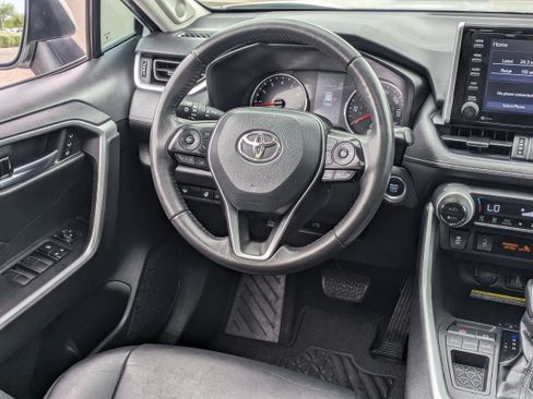 Used 2021 Toyota RAV4 XLE Premium FWD image 16
