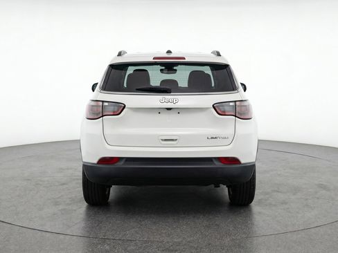 Used 2025 Jeep Compass Latitude AWD/4WD image 7