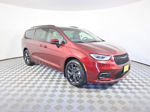 Used 2023 Chrysler Pacifica Touring-L w/ S Appearance Package AWD/4WD image 9