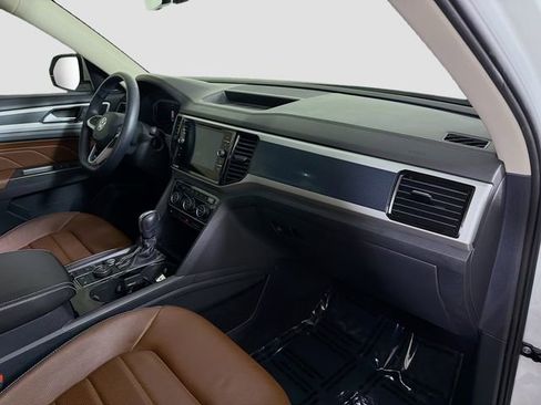 Used 2023 Volkswagen Atlas SEL Premium image 32