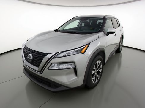 Used 2023 Nissan Rogue SV image 3