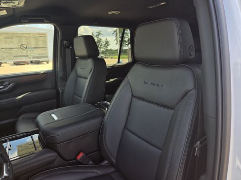 New 2026 GMC Yukon Denali RWD image 10