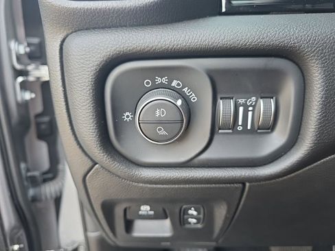 Used 2025 RAM 1500 Laramie AWD/4WD image 16