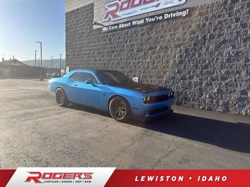 Used 2016 Dodge Challenger SRT Hellcat image 1