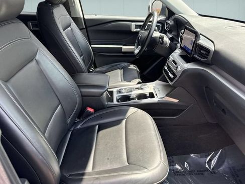 Used 2023 Ford Explorer XLT w/ Equipment Group 202A AWD/4WD image 30