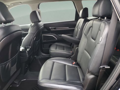 Certified 2025 Kia Telluride S image 8