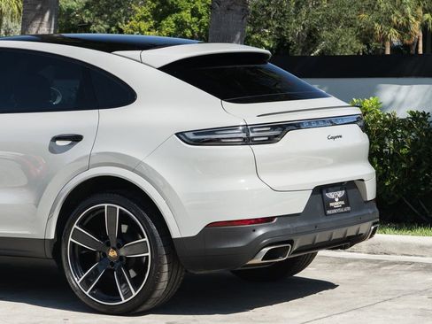 Used 2022 Porsche Cayenne Coupe image 5