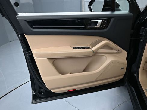 Certified 2020 Porsche Cayenne AWD/4WD image 15