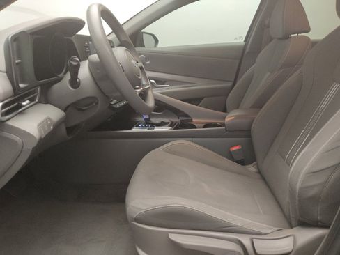 Used 2021 Hyundai Elantra Blue image 17