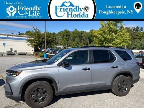 Used 2025 Honda Pilot TrailSport image 1