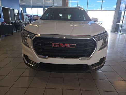 Used 2022 GMC Terrain SLE w/ Driver Convenience Package FWD image 3