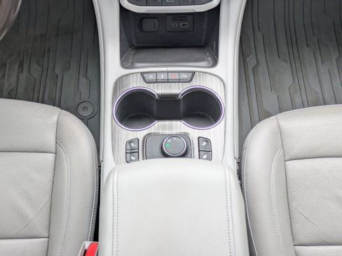 Used 2020 GMC Acadia SLT w/ LPO, Floor Liner Package image 6