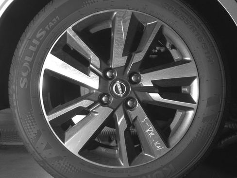 Used 2025 Nissan Versa SV FWD image 15