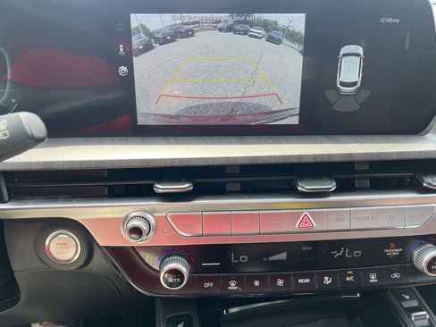 Used 2024 Kia Telluride EX w/ EX Captain's Chair Package image 10