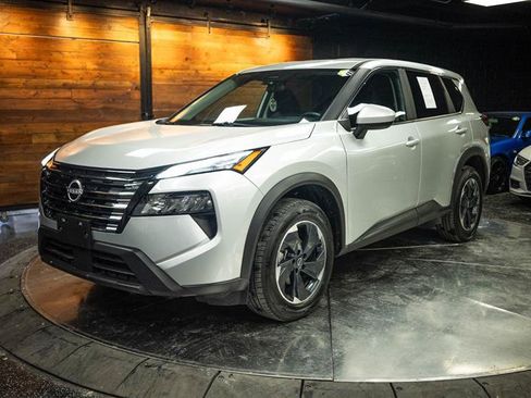 Used 2025 Nissan Rogue SV AWD/4WD image 2
