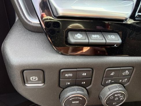Used 2024 Chevrolet Silverado 2500 High Country w/ High Country Premium Package AWD/4WD image 20