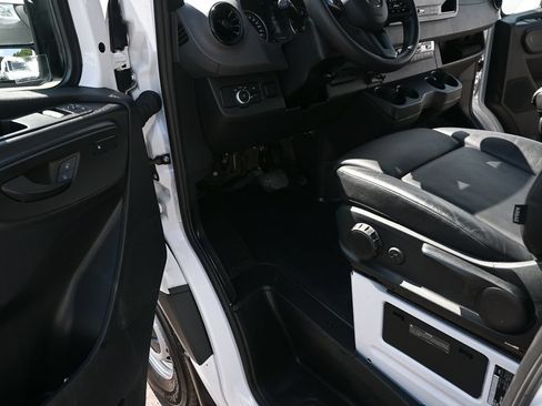 Used 2024 Mercedes-Benz Sprinter 2500 image 16
