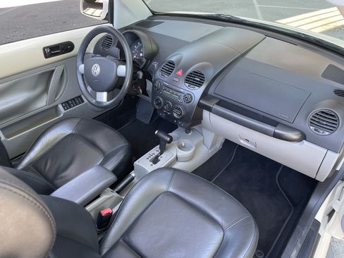 Used 2005 Volkswagen Beetle GLS FWD image 13