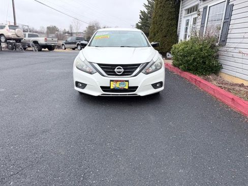 Used 2017 Nissan Altima 2.5 SR w/ Midnight Edition Package image 3