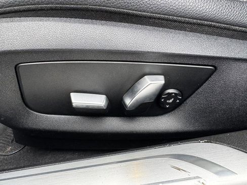 Used 2019 BMW 740i w/ Cold Weather Package RWD image 29