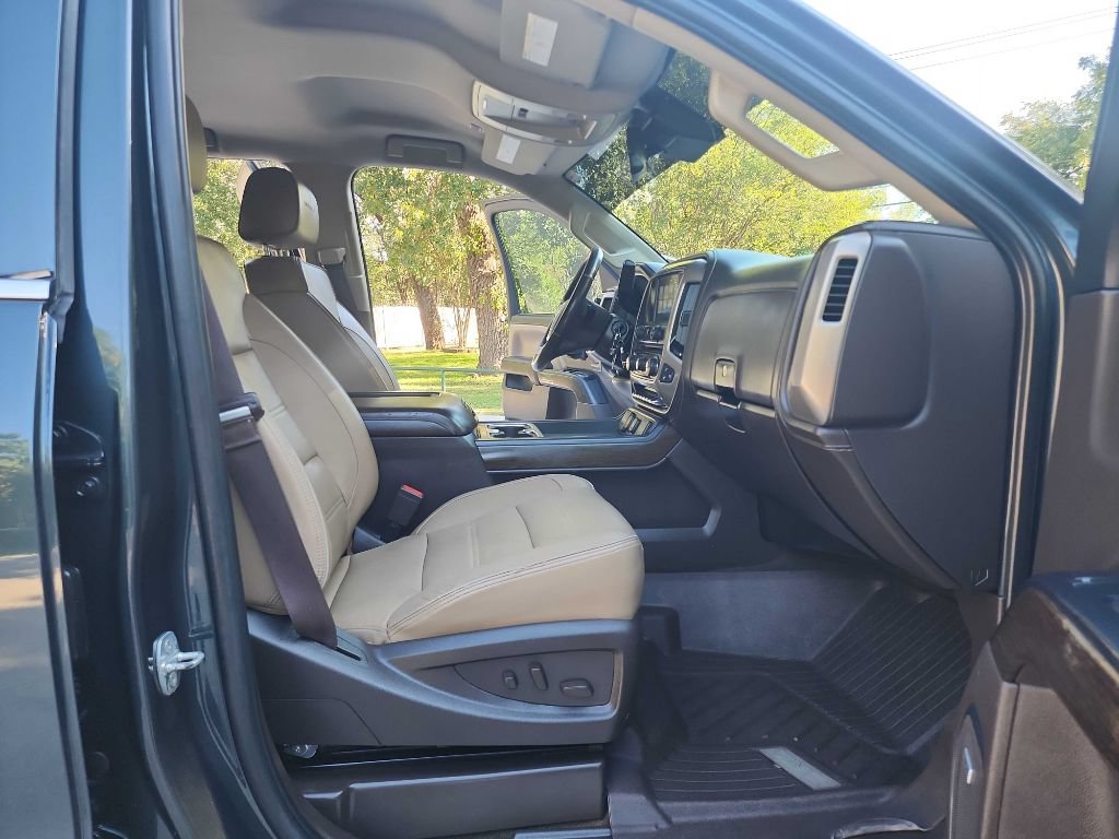 Used 2017 GMC Sierra 2500 Denali w/ Duramax Plus Package AWD/4WD image 40