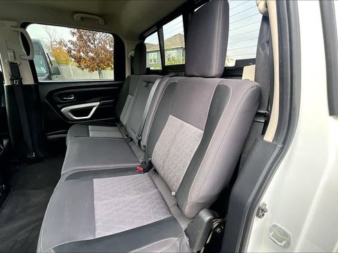 Used 2020 Nissan Titan SV w/ SV Convenience Package image 18
