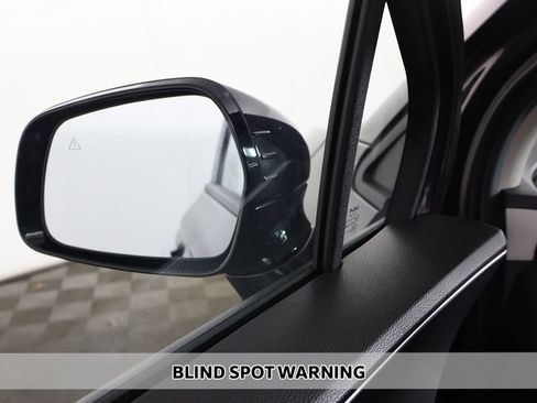Used 2024 Kia Carnival LX FWD image 4