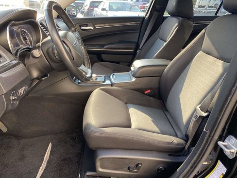 Used 2021 Chrysler 300 Touring w/ Sport Appearance Package RWD image 23