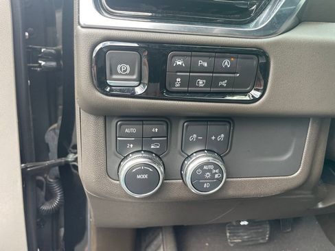 Used 2025 GMC Yukon XL Elevation AWD/4WD image 13