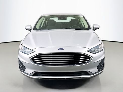Used 2019 Ford Fusion SE image 2