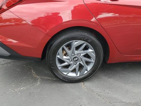 Certified 2024 Hyundai Elantra SEL FWD image 5