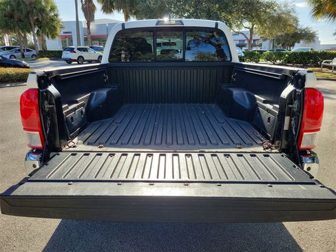 Used 2017 Toyota Tacoma SR5 w/ Tow Package image 8