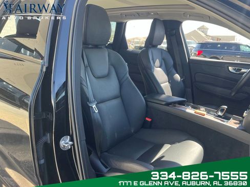 Used 2023 Volvo XC60 B5 Plus image 12