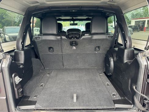 Used 2018 Jeep Wrangler Unlimited Sahara w/ Uconnect 4C Nav & Sound Group AWD/4WD image 17