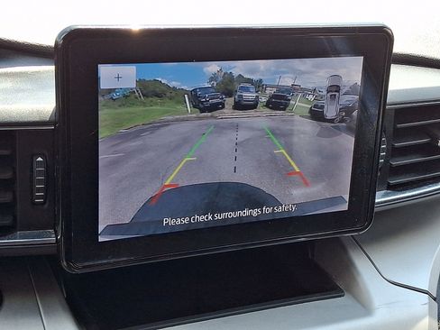 Used 2020 Ford Explorer XLT w/ Equipment Group 202A AWD/4WD image 19