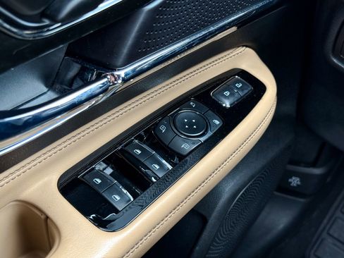 Used 2023 Lincoln Corsair Reserve w/ Jet Appearance Package image 31