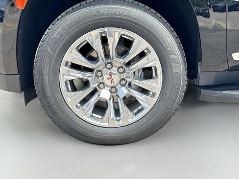 Used 2024 GMC Yukon XL Denali AWD/4WD image 43
