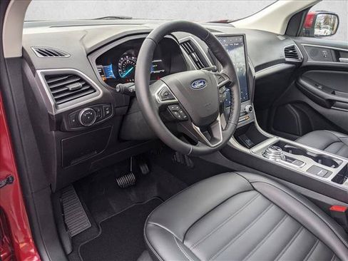 Certified 2022 Ford Edge SEL w/ Convenience Package AWD/4WD image 3