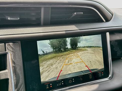 Used 2024 GMC Yukon Denali w/ Advanced Technology Package RWD image 18