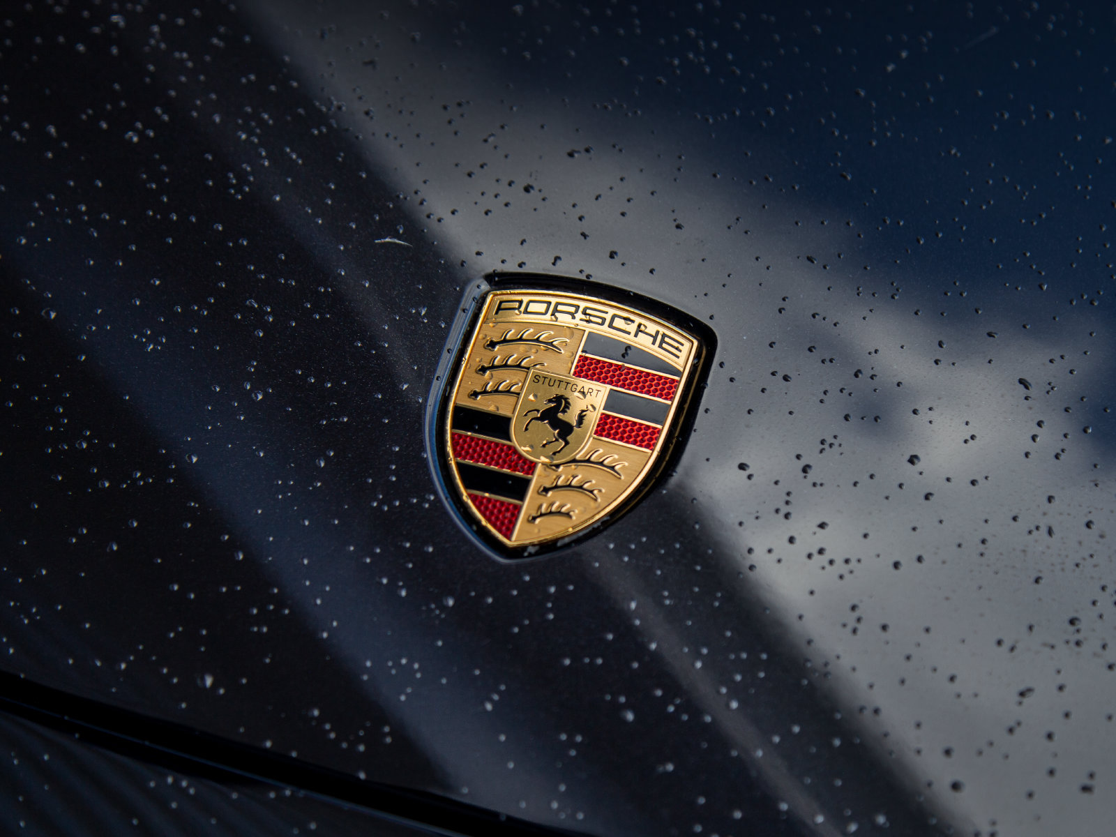Certified 2025 Porsche Macan Electric RWD image 9