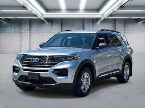 Used 2023 Ford Explorer XLT AWD/4WD image 1