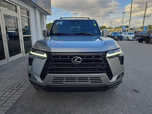 Used 2024 Lexus GX 550 image 2