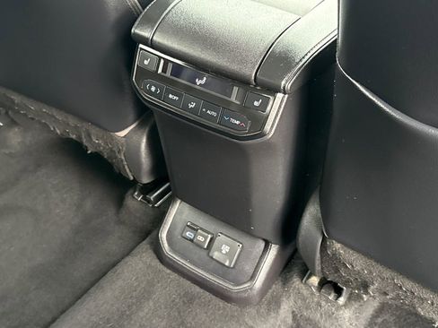 Used 2022 Toyota Highlander Platinum AWD/4WD image 18