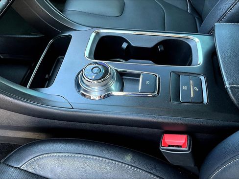 Used 2018 Ford Fusion Titanium FWD image 18