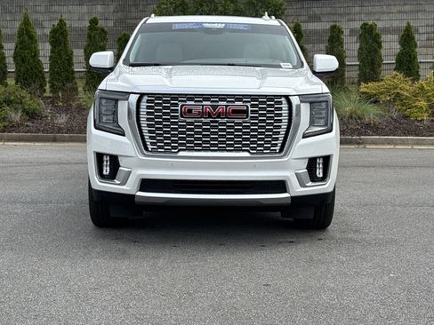 Used 2024 GMC Yukon Denali w/ Advanced Technology Package image 3