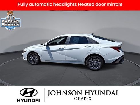 Used 2025 Hyundai Elantra Hybrid FWD image 5