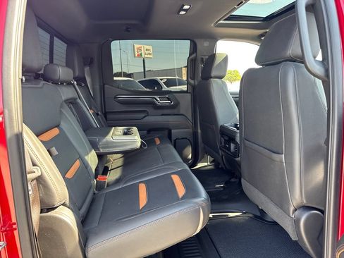 Used 2023 GMC Sierra 1500 AT4 w/ AT4 Premium Package AWD/4WD image 13