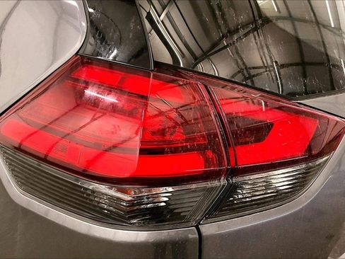 Used 2017 Nissan Rogue S image 28